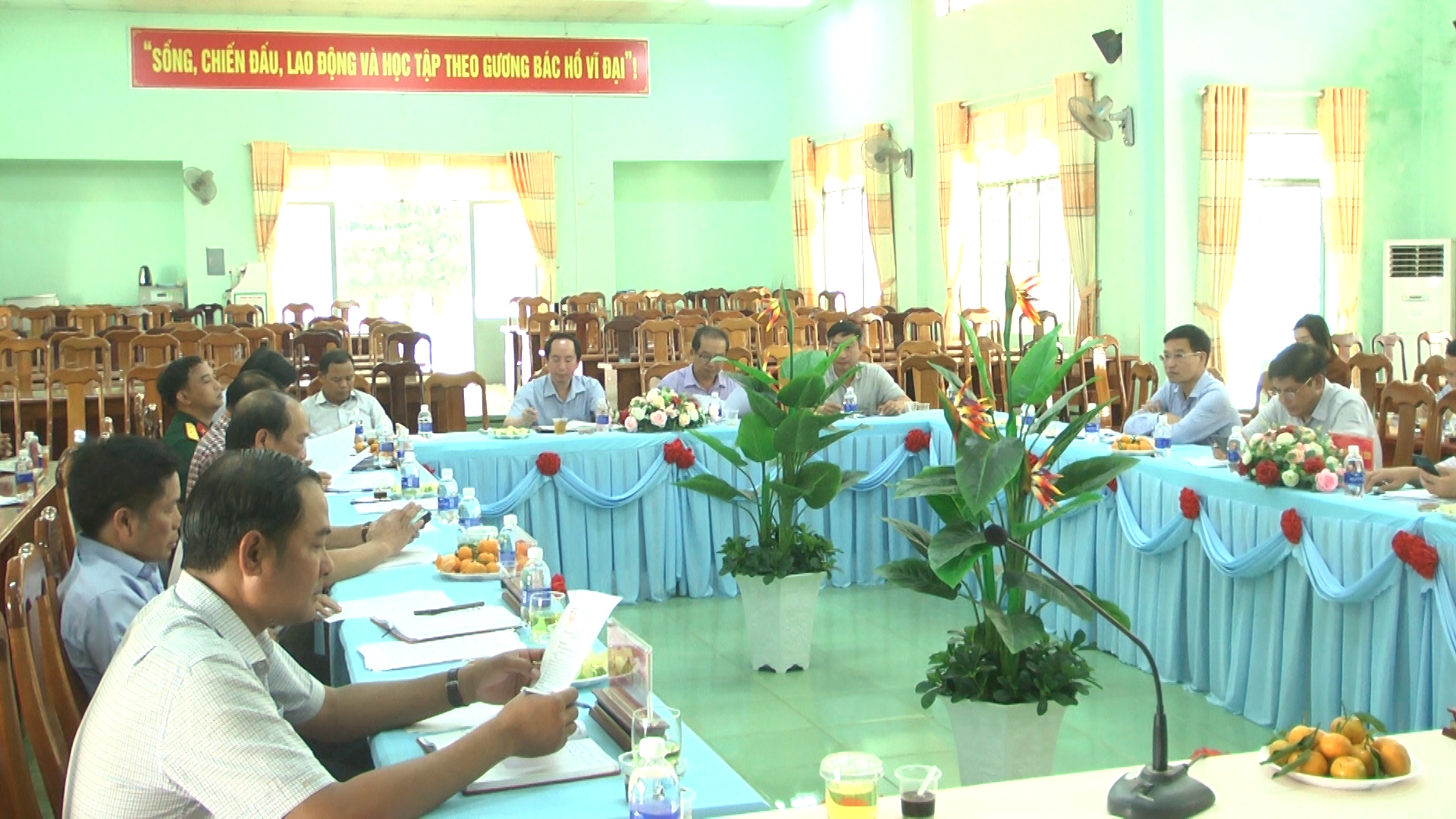 toàn cảnh phía dưới